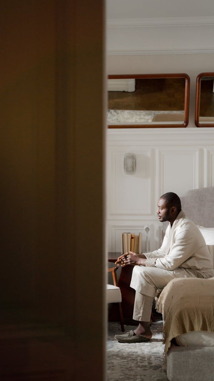 Style à la maison amélioré : Un guide de la collection de vêtements de nuit et de détente pour hommes