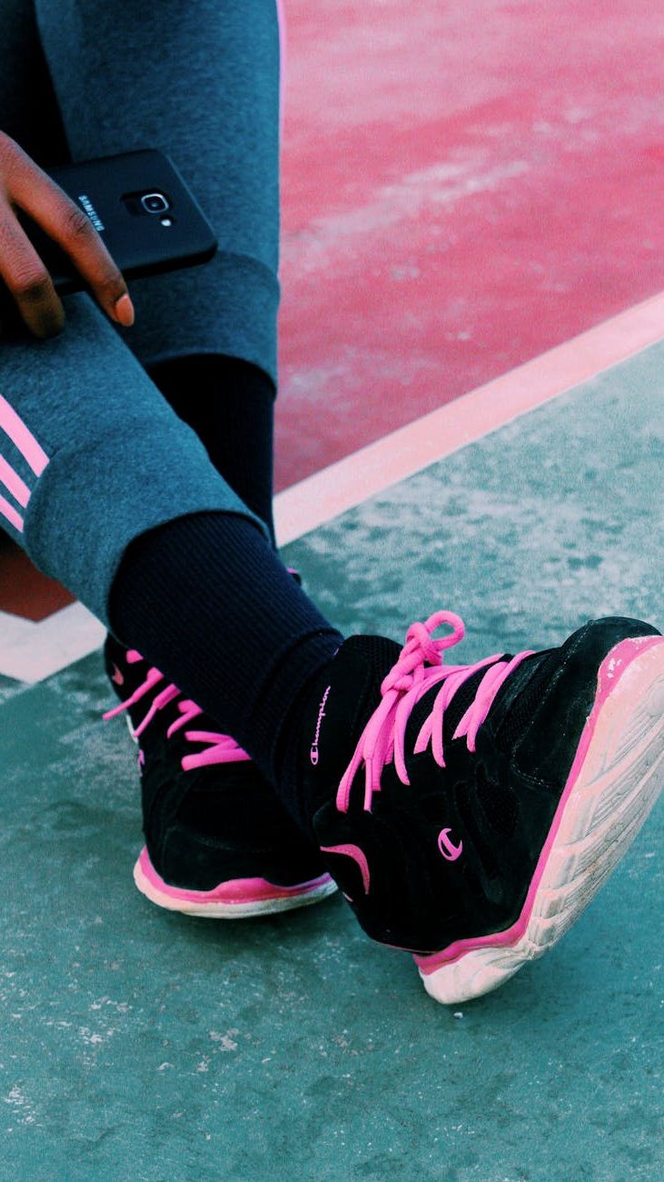 Bunte Sportschuhe für Mädchen: Trendige Schuhe der Saison