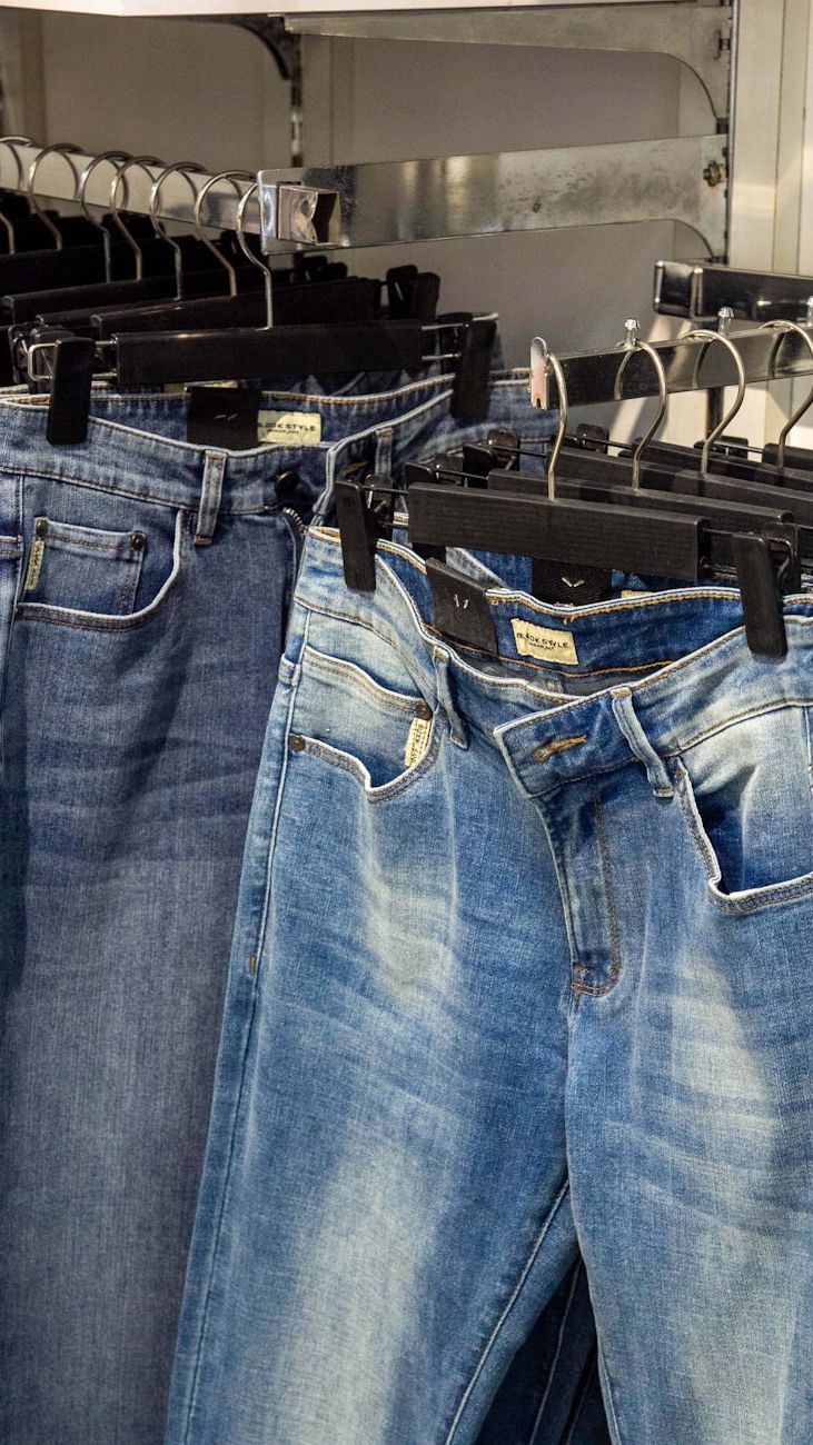 Lyse herrejeans: Bedste outfit-kombinationer til sommeren