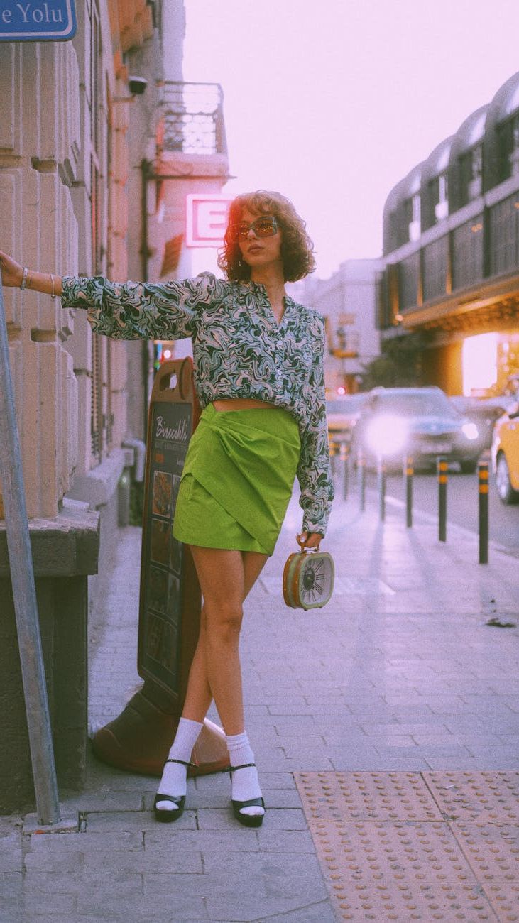 Retro Revival: O Ressurgimento das Tendências Icónicas da Moda dos Anos 90 e Início dos Anos 2000