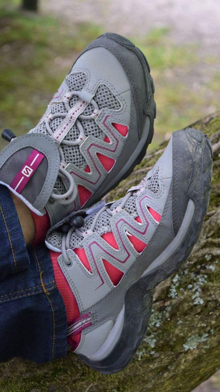 Sneaker für lange Spaziergänge: Wie man ein bequemes Paar für Mädchen auswählt