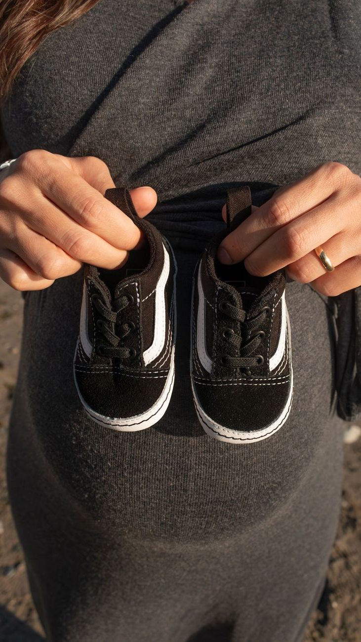 Weiche Sohle oder feste Sohle: Welche Schuhe braucht ein Baby-Junge für seine ersten Schritte?