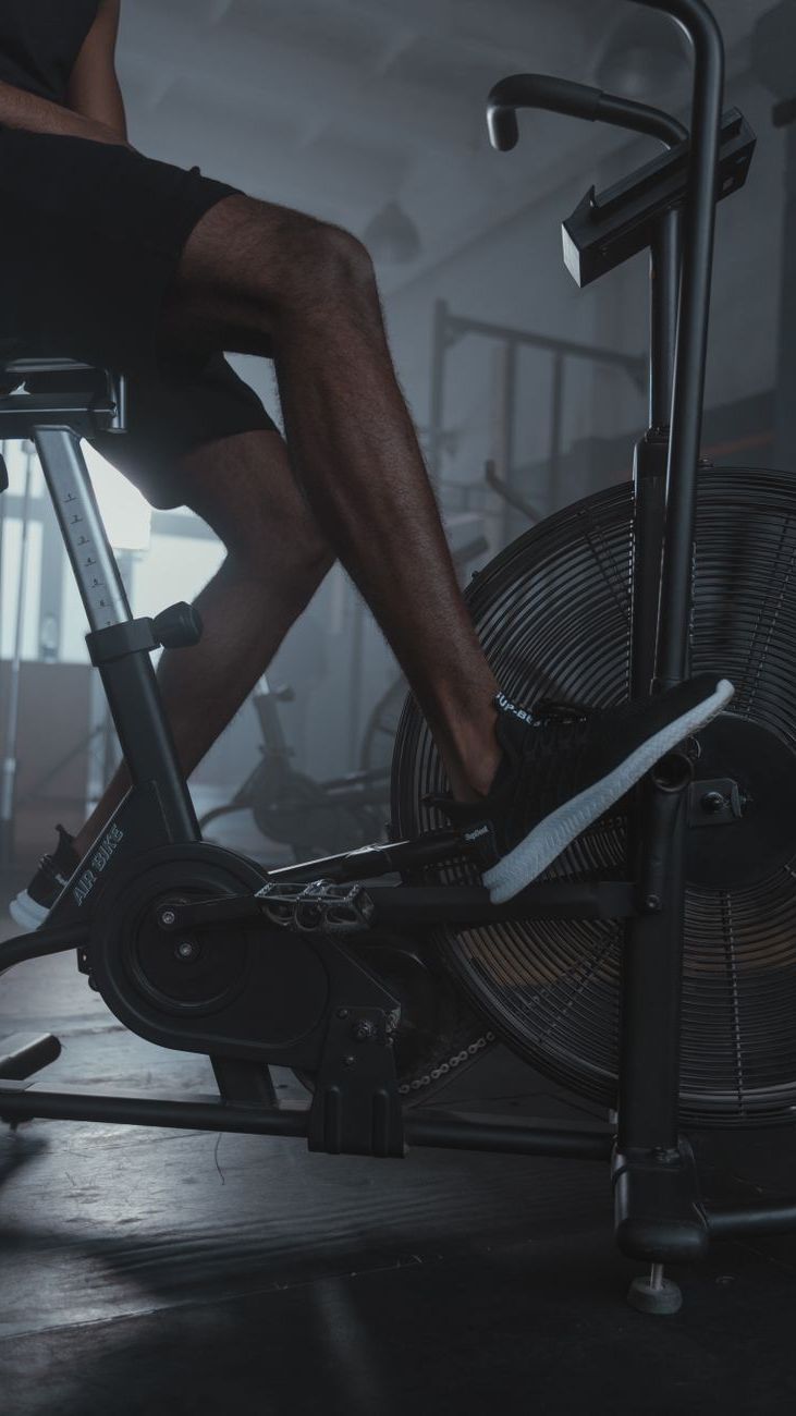 Trainingsschuhe für Kraftworkouts: Warum Laufschuhe nicht für das Fitnessstudio geeignet sind