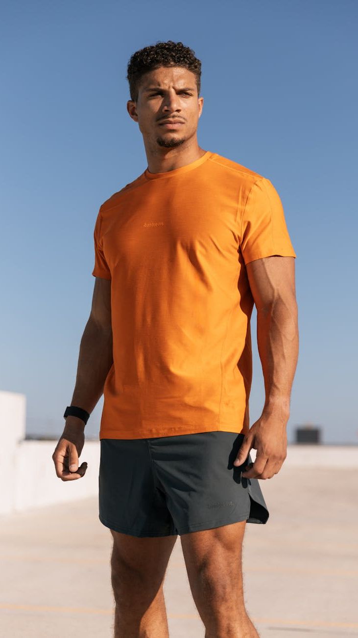 Vom Fitnessstudio auf die Straße: Vielseitige Herren-Activewear-Outfits