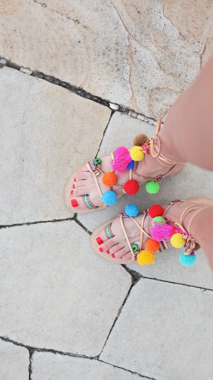 De la Playa al Paseo: Sandalias Versátiles para Niñas con Estilo