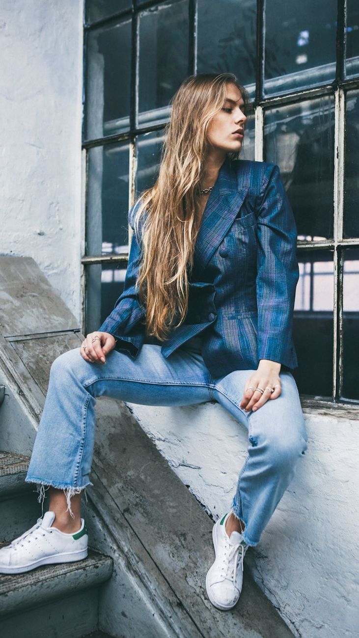 Was man diesen Herbst zu Jeans tragen sollte: Stilvolle Tipps